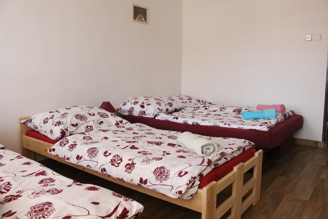 Penzion Bulhary S Vinnym Sklepem Buitenkant foto