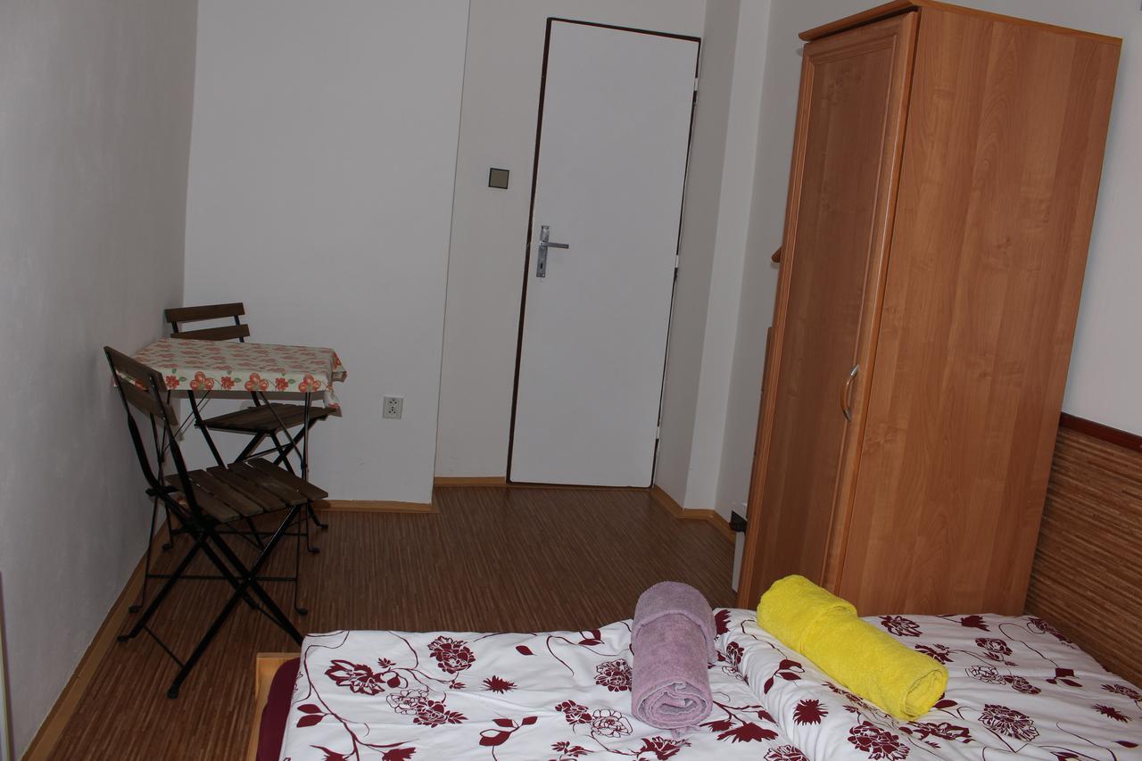 Penzion Bulhary S Vinnym Sklepem Buitenkant foto