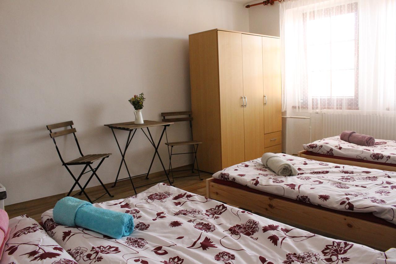 Penzion Bulhary S Vinnym Sklepem Buitenkant foto